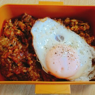 キーマカレーリゾット風目玉焼き乗せ